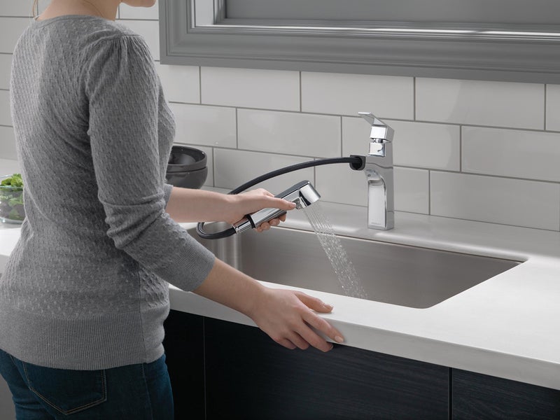 Peerless Xander Pull Out Kitchen Sink Faucet with Pull Out Sprayer, Chrome P6919LF - Image 2